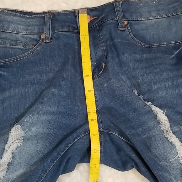 Indigo Rein Crop Distressed Blue Capris.  11 - Picture 11 of 14